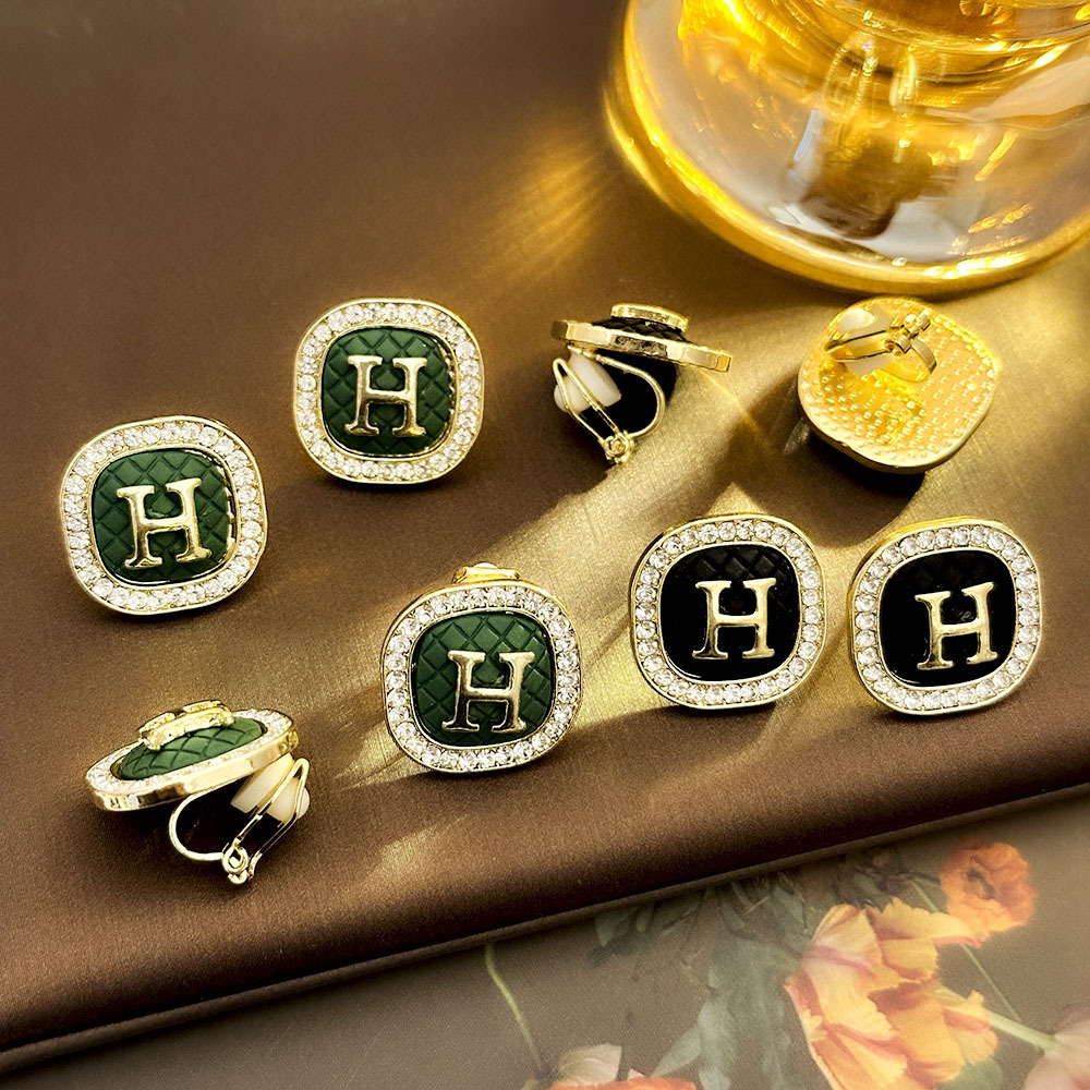 Pendientes de letras H geométricas con incrustaciones de diamantes de fragancia pequeña, pendientes de alta calidad indoloros sin agujeros para las orejas, pendientes de temperamento de moda de lujo ligero