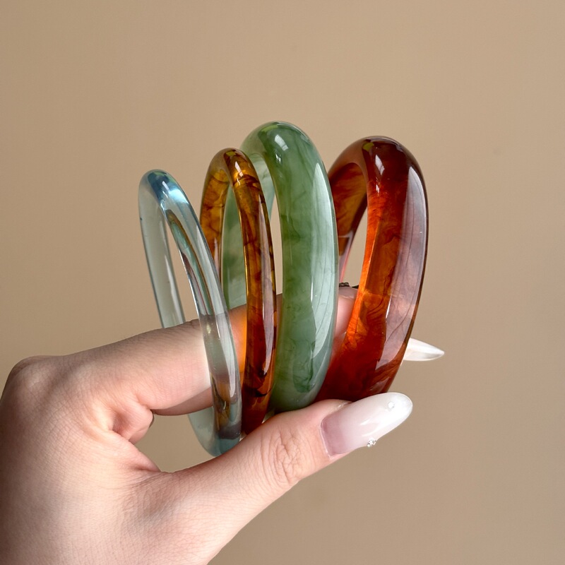New four-piece set of thin resin bangles for women, versatile and fashionable, multi-color gradient bracelets, jewelry accessories New four-piece set of thin resin bangles for women, versatile and fashionable, multi-color gradient bracelets, jewelry accessories