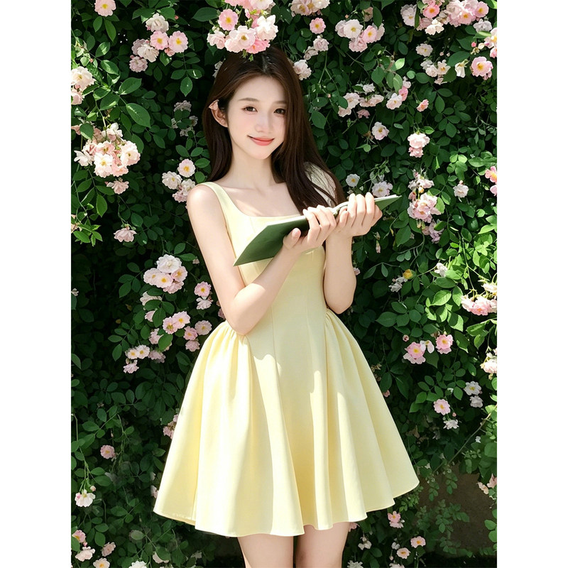 Summer Lemon Yellow Belly-Covering Short Skirt for Women, Sweet Waist-Cinching A-Line Strap Dress for Petite Figures in Summer