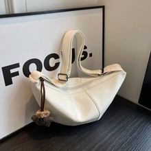 时尚大容量饺子包女韩国新款洋气斜挎包女百搭超酷单肩包小众包包