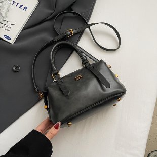 Bolso de almohada de moda de mano, bolso de hombro de alta calidad coreano, bolso de nicho de invierno de 2024 para mujeres simples