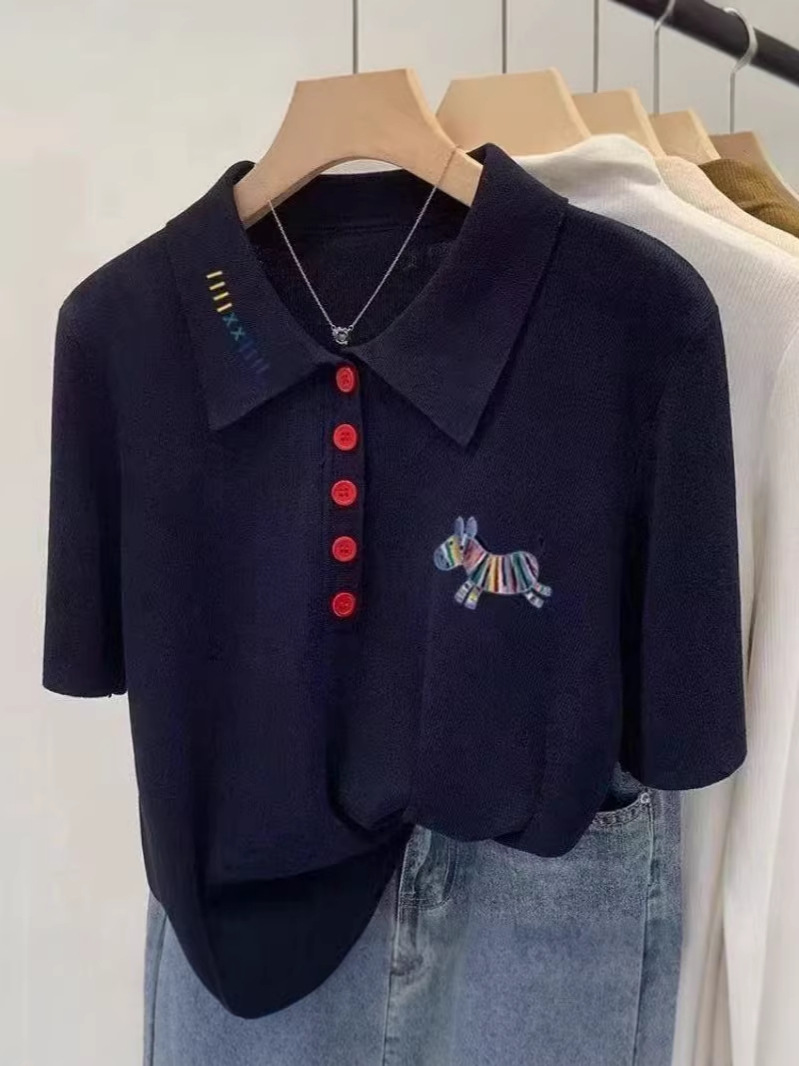 Áo thun polo nữ tay ngắn cổ bẻ họa tiết cầu vồng ngựa con — màu xanh navy