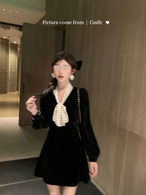迟伞伞 25/ss 博物馆庭院miu橱窗系列 高级复古丝绒上衣半裙套装|undefined