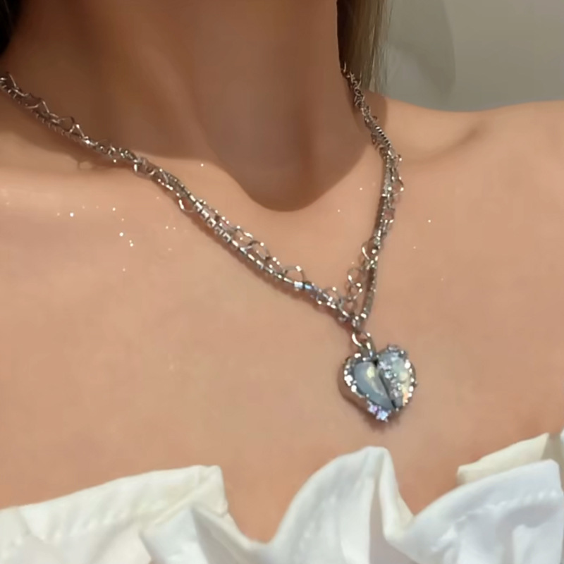 Moda Dulce Geométrico Forma De Corazón Aleación Enchapado Metal Piedras Preciosas Artificiales Diamantes De Imitación Mujeres Collar display picture 4