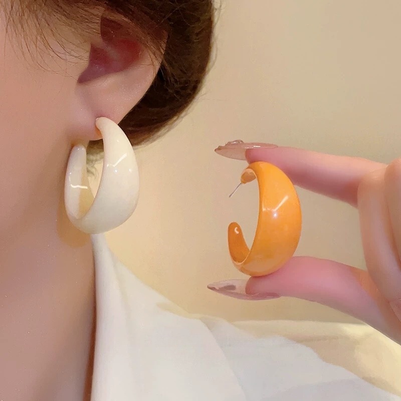 The Story of Rose Liu Yifei Huang Yimei with Retro White Ear Ring Simple Temperament Niche High-end Earrings Women