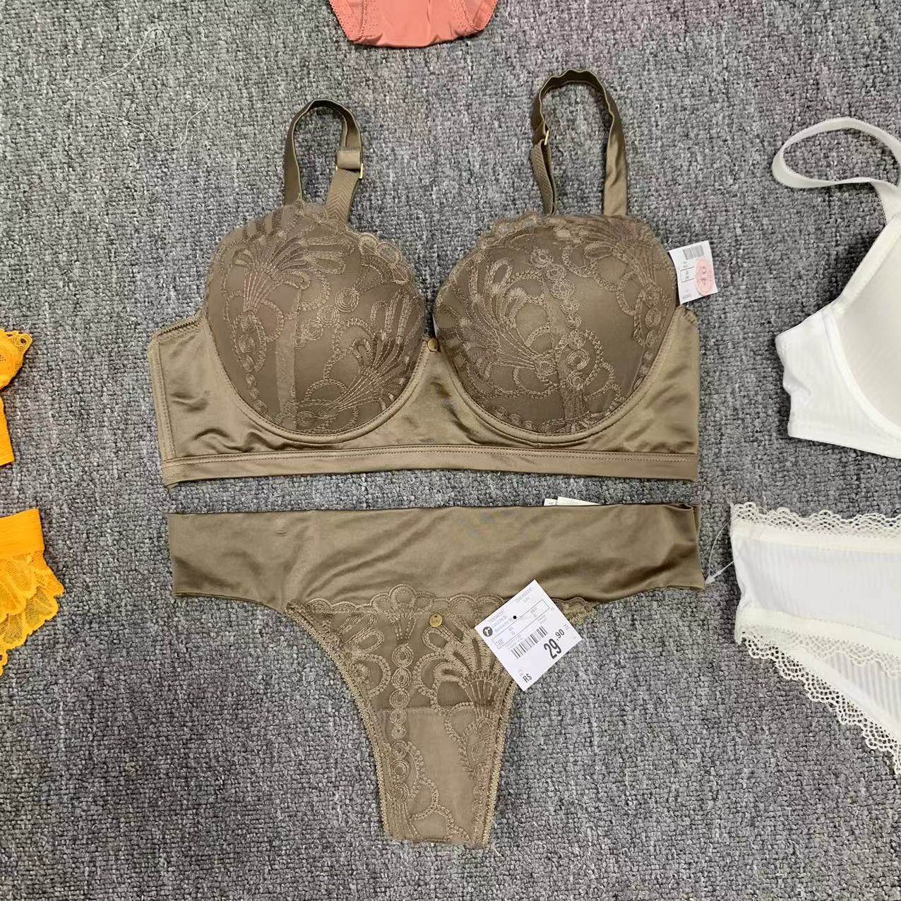 Miscellaneous lace large size women's bra set with steel rims_voghion.com