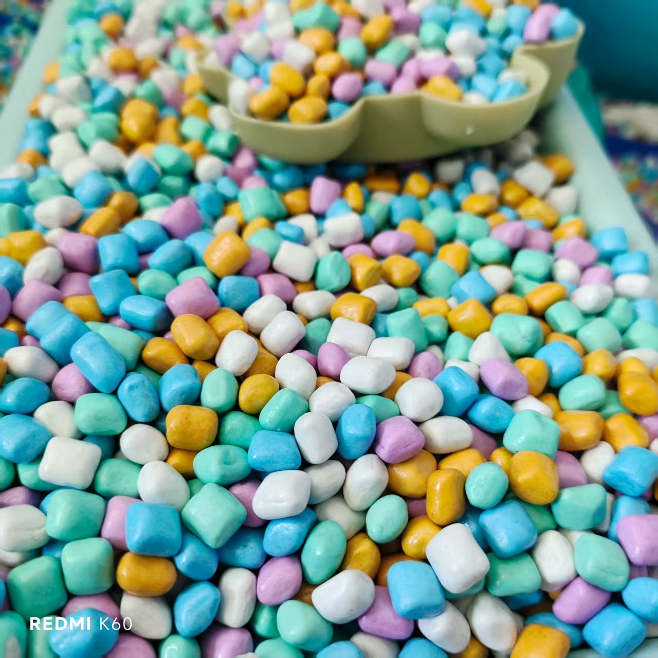 厂家批发仿瓷颗粒沙 室内沙池 游乐园围栏填充陶瓷颗粒