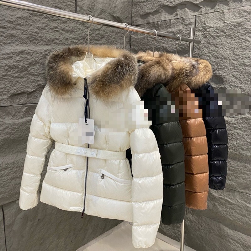Item number 032051: New women’s warm, mid-length, hooded, slim-fit, and figure-flattering down jacket with a belt Item number 032051: New women’s warm, mid-length, hooded, slim-fit, and figure-flattering down jacket with a belt