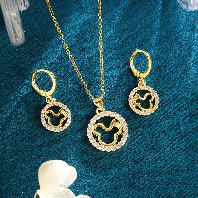 Collar de oro de arena antigua, anillo de diamantes de colores, pendientes de Mickey Mouse, sentido del diseño pequeño, fuente de joyería que no se desvanece durante mucho tiempo