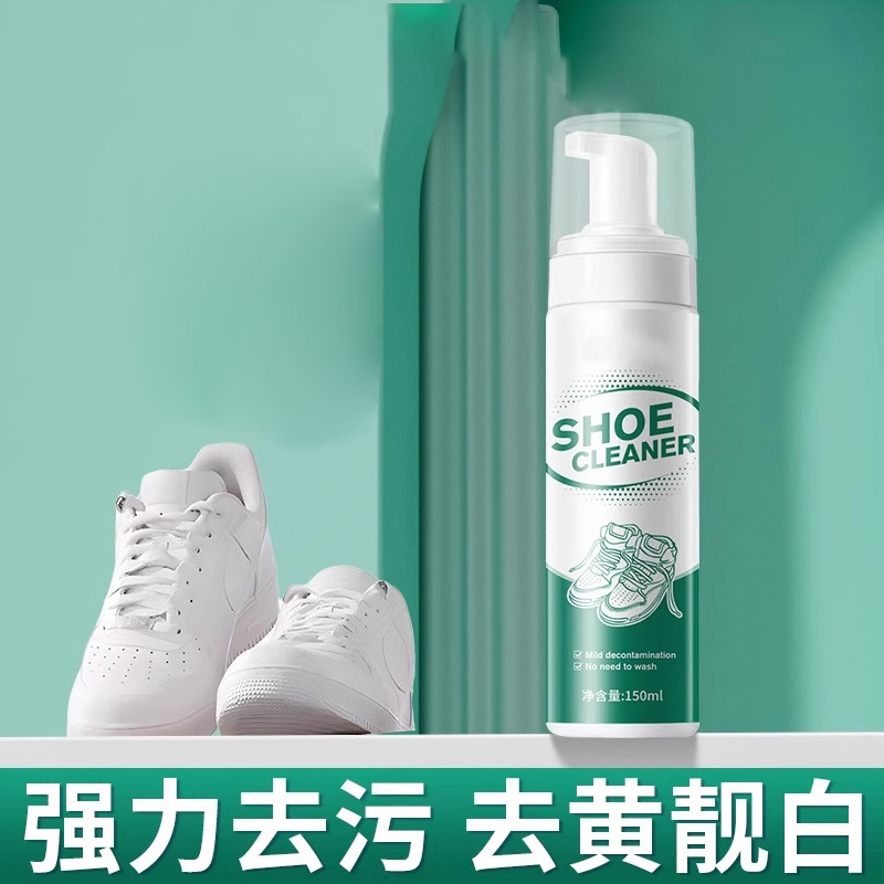 靴を洗う白い靴の洗浄剤の神器は靴を拭いて靴の白い靴の清潔剤をこすります。|undefined