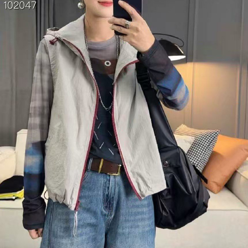 Spring 2026 Sleeveless Hooded Loose Casual College Style Vest, Lazy Style Waistcoat, Korean Version New Model Spring 2026 Sleeveless Hooded Loose Casual College Style Vest, Lazy Style Waistcoat, Korean Version New Model