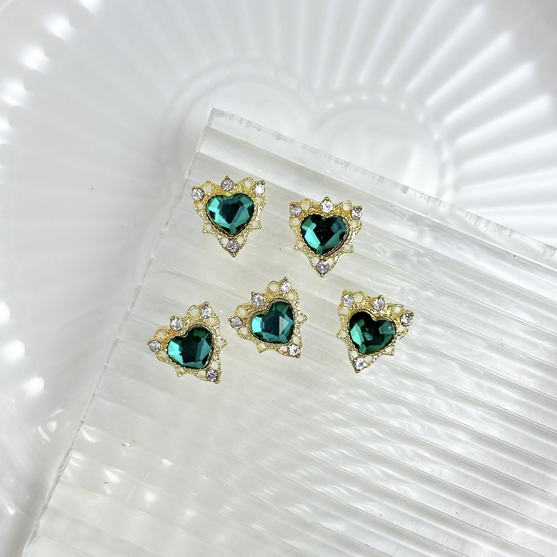 Nueva aleación china joyas de manicura taladro explosión grasa flash Fang amor gota de agua XiFeiYuan la misma armadura de la corte con taladro