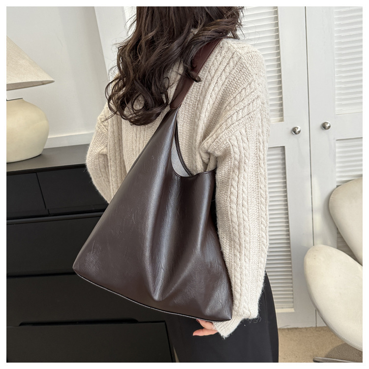Sac à main tendance en cuir souple grande capacité pour femme, collection automne-hiver 2025, sac fourre-tout polyvalent à porter à l'épaule ou sous le bras_voghion.com