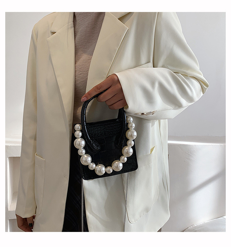 New Trendy Fashion Pearl Chain Messenger Bag display picture 1