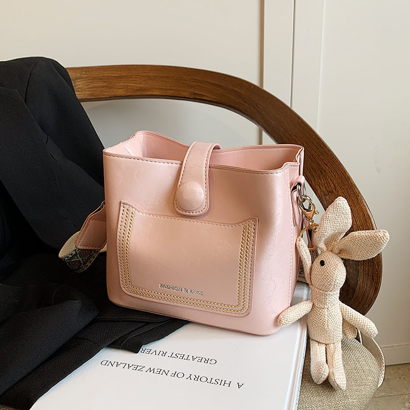 High end Korean version versatile hand-held bucket small for women's summer 2024 new wide shoulder strap crossbody bag_voghion.com
