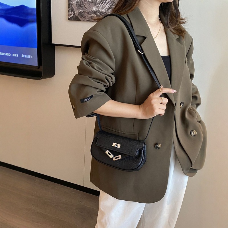 大衆デザインバッグ女性2025春の新しいファッショントレンドケリーバッグ高級感牛革シングルショルダーバッグ|undefined