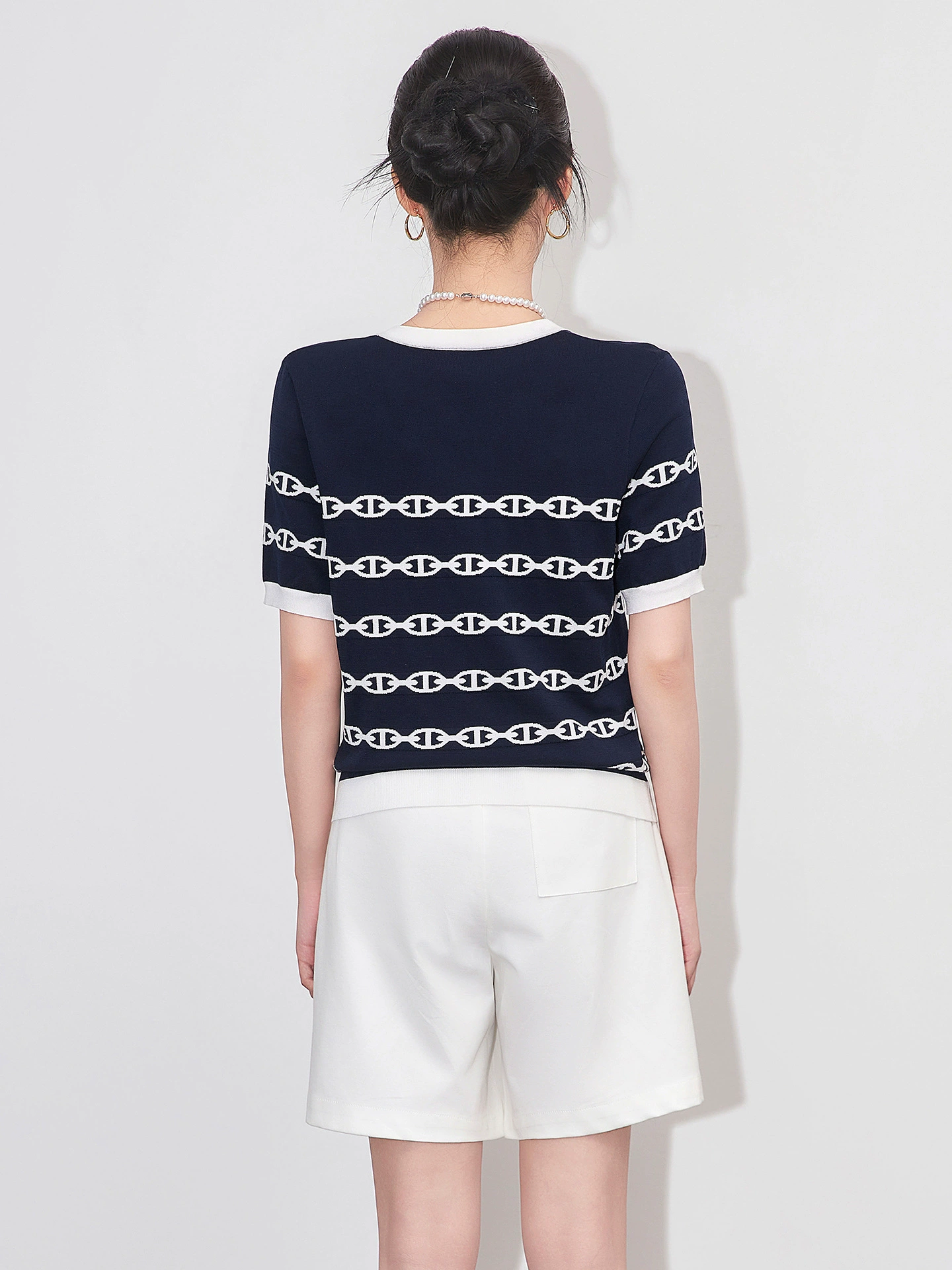 Elegant white knitted chain, silk cardigan