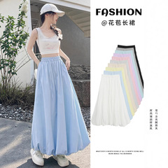 蓬蓬の花のつぼみのスカートの女性の2025春夏の新型のa字はやせているファッションの高い腰はやせている中の長いタイプのストラップのスカートを現します。