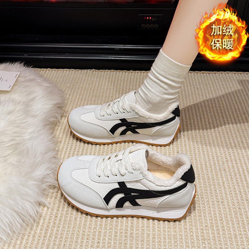 Nuevos zapatos de entrenamiento de estilo universal de mujer otoño 2025 retro fondo plano de algodón zapatos blancos pequeños zapatos deportivos casuales de estudiantes