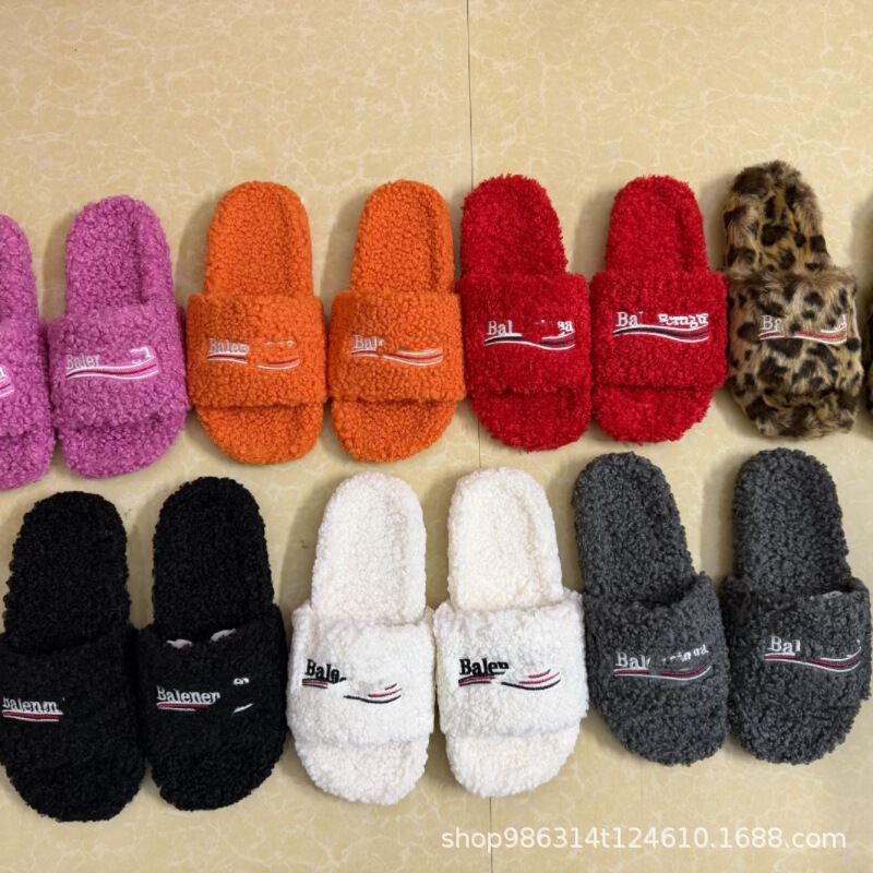 Paris-style fluffy slippers for women, casual outdoor wear, new autumn/winter collection, featuring embroidered letters, a classic design, and available as a couple's set Paris-style fluffy slippers for women, casual outdoor wear, new autumn/winter collection, featuring embroidered letters, a classic design, and available as a couple's set