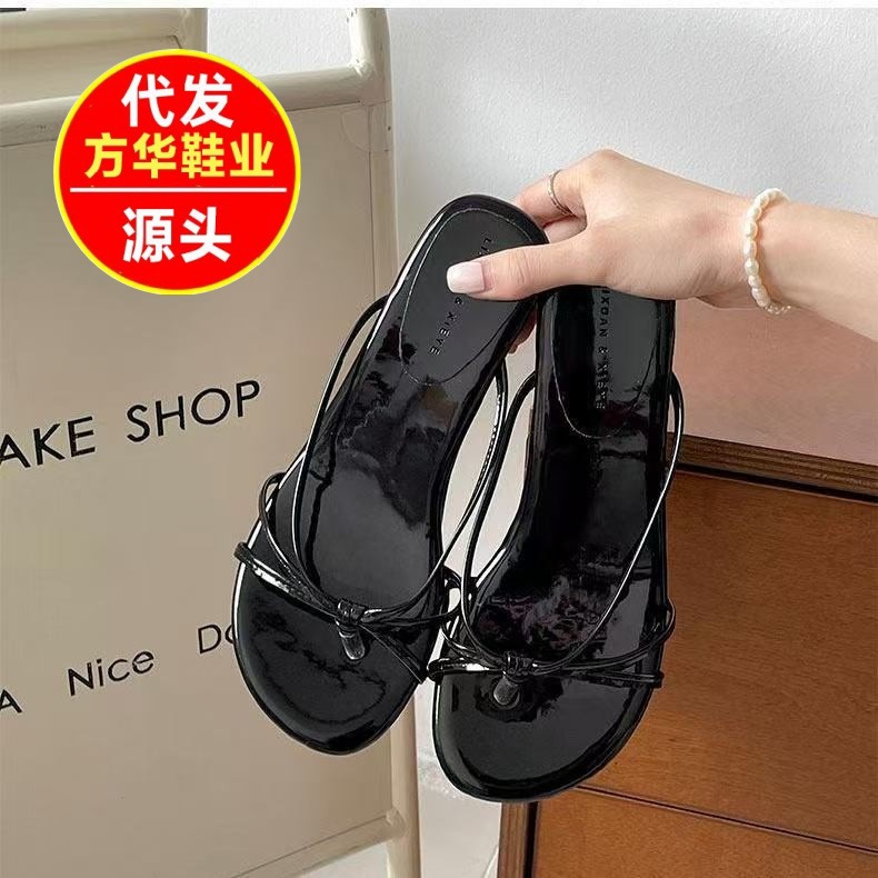 2026 primavera y verano tacones de moda coreana cómodos dedos desnudos temperamento de alto nivel un pedazo de zapatillas de mujer image 1