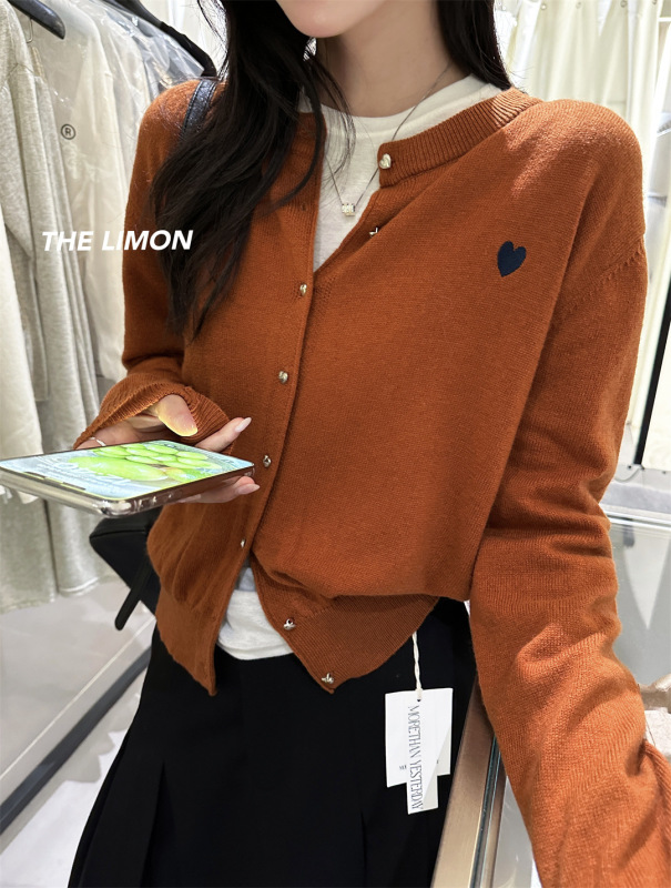 THE LIMON柠檬绿茶2025冬季经典休闲减龄爱心刺绣针织开衫上衣女|undefined