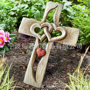 ľ��ƽ��ӡˢ����ʮ�ּ�Carved wooden cross-intertwined hearts