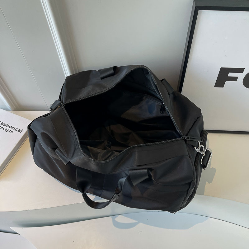 Bolsa de viaje de gran capacidad de corta distancia para mujer 2024 nueva bolsa de fitness deportiva ligera simple y versátil bolso de mensajero de un solo hombro para hombre