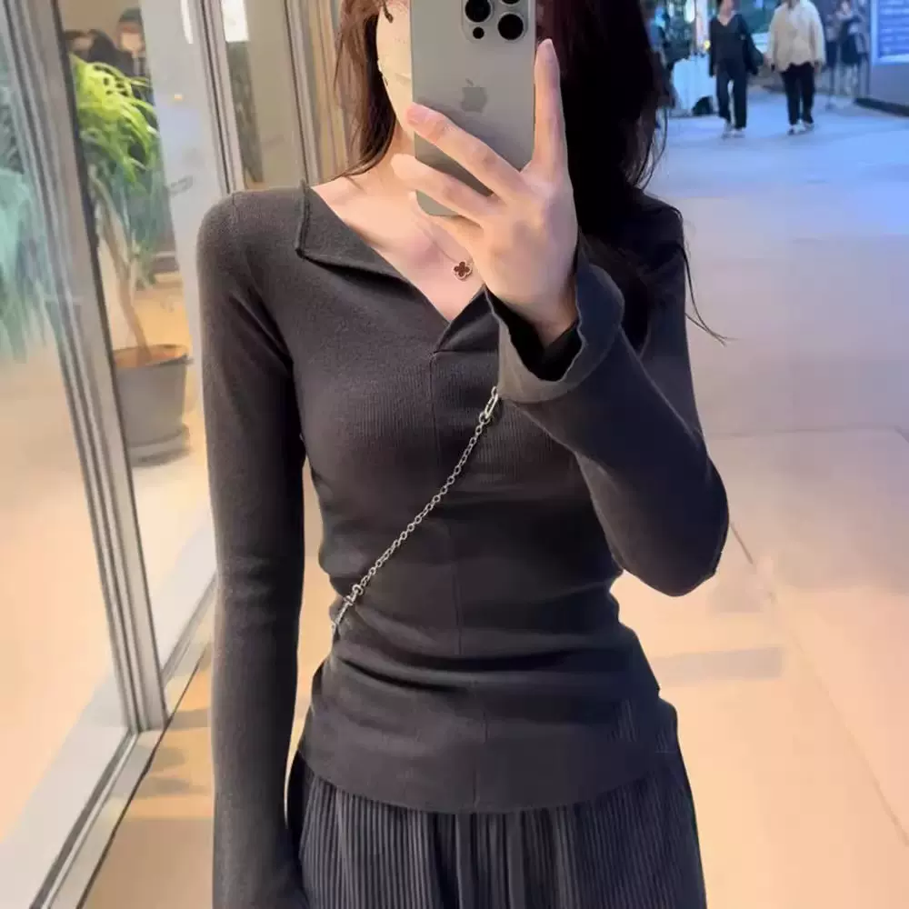阿诗蜜纯色V领长袖打底衫修身显瘦毛衣针织衫女百搭微喇叭袖上衣