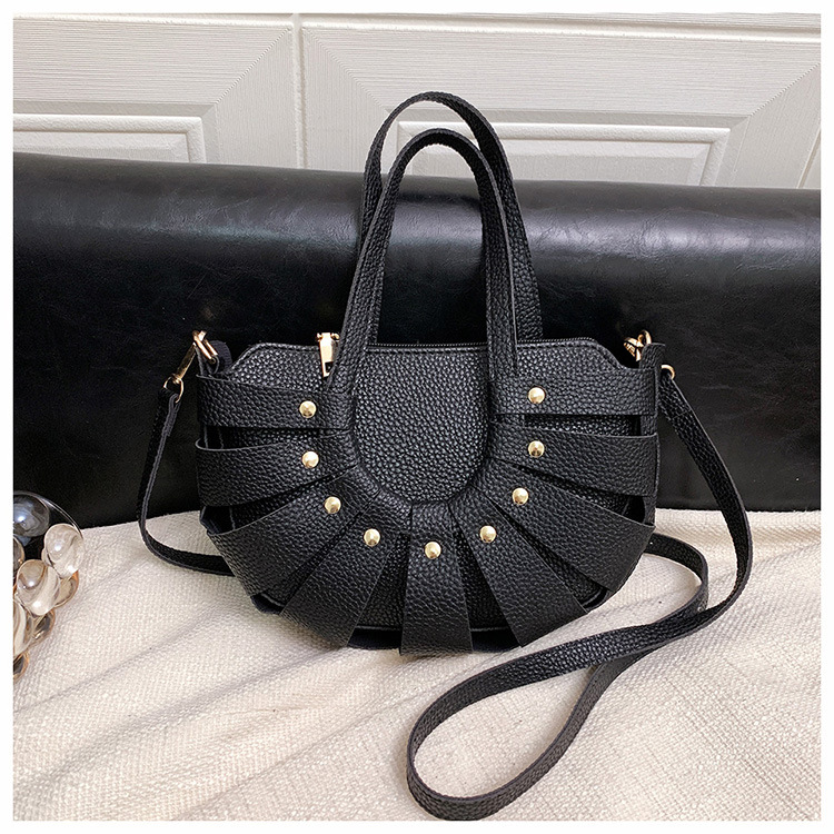 Women's Medium Summer Pu Leather Solid Color Vintage Style Semicircle Zipper Saddle Bag display picture 3