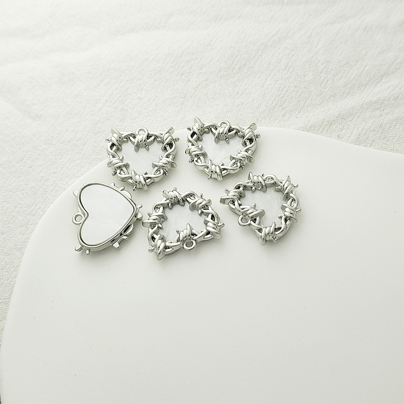 All Seasons Season 10 PCS/Package 21.5mm*20mm 25mm*27.5mm Alloy Heart Shape Pendant