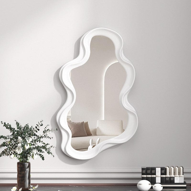 Espejo de vestir de escritorio en forma de nube simple colgado en la pared inodoro irregular espejo de maquillaje espejo decorativo francés