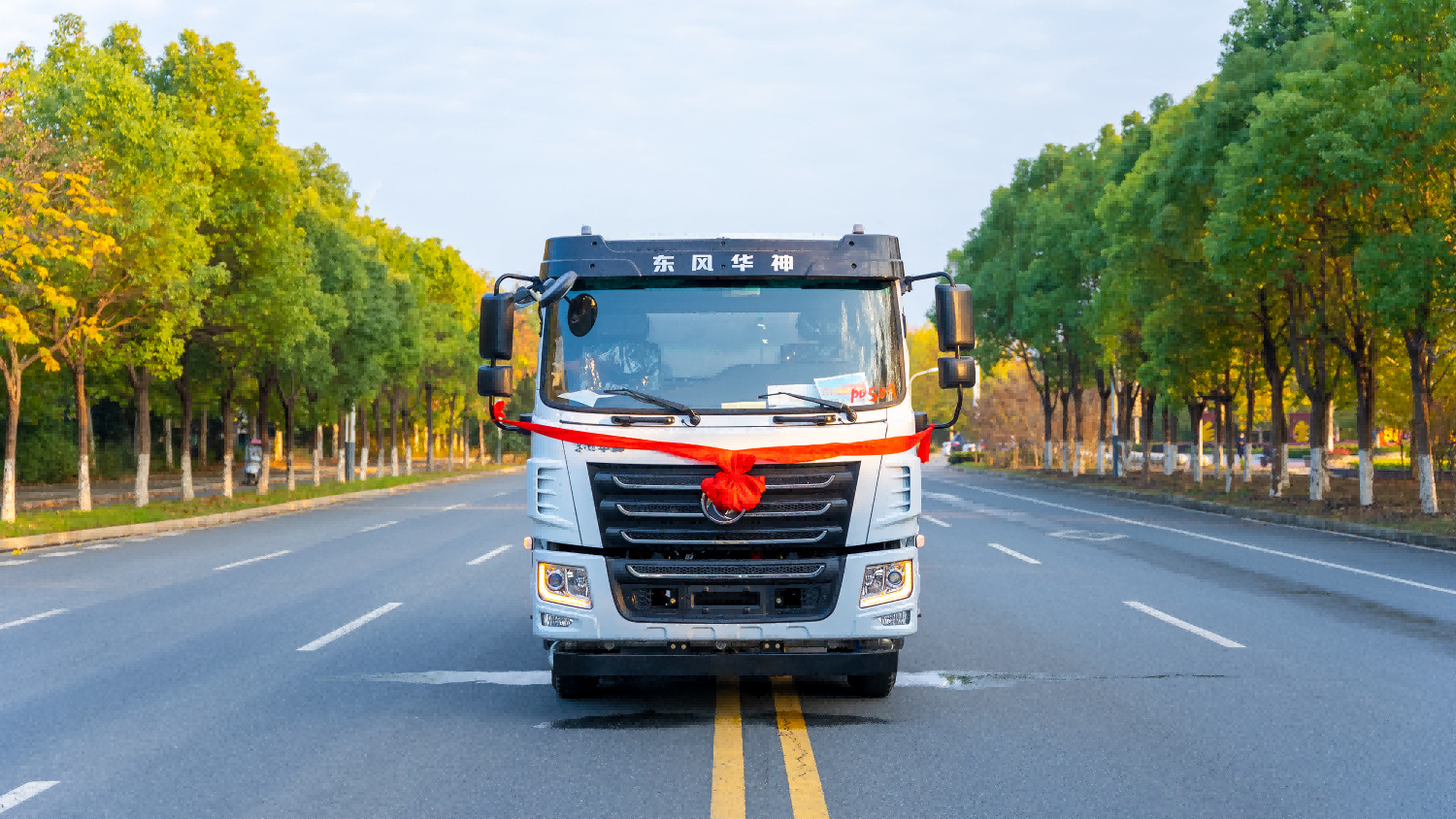 Dongfeng Huashen 12-Cubic Meter Sprinkler Truck, 15-Cubic Meter Large Sprinkler Truck, Fog Cannon Truck, Water Transport Truck, Construction Site Municipal Sanitation