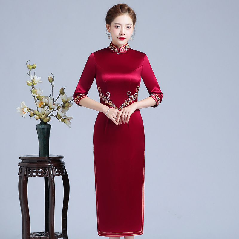 妈妈礼服新款高档喜婆婆婚宴装旗袍长款高端刺绣年轻洋气连衣裙春