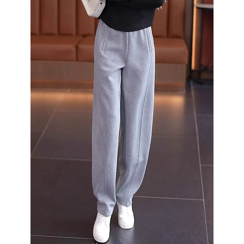 Серые женские спортивные штаны-бананы в европейском стиле, широкие брюки весны и осени, прямые брюки-сickle 2025, утягивающие драпированные спортивные штаны с высокой талией.