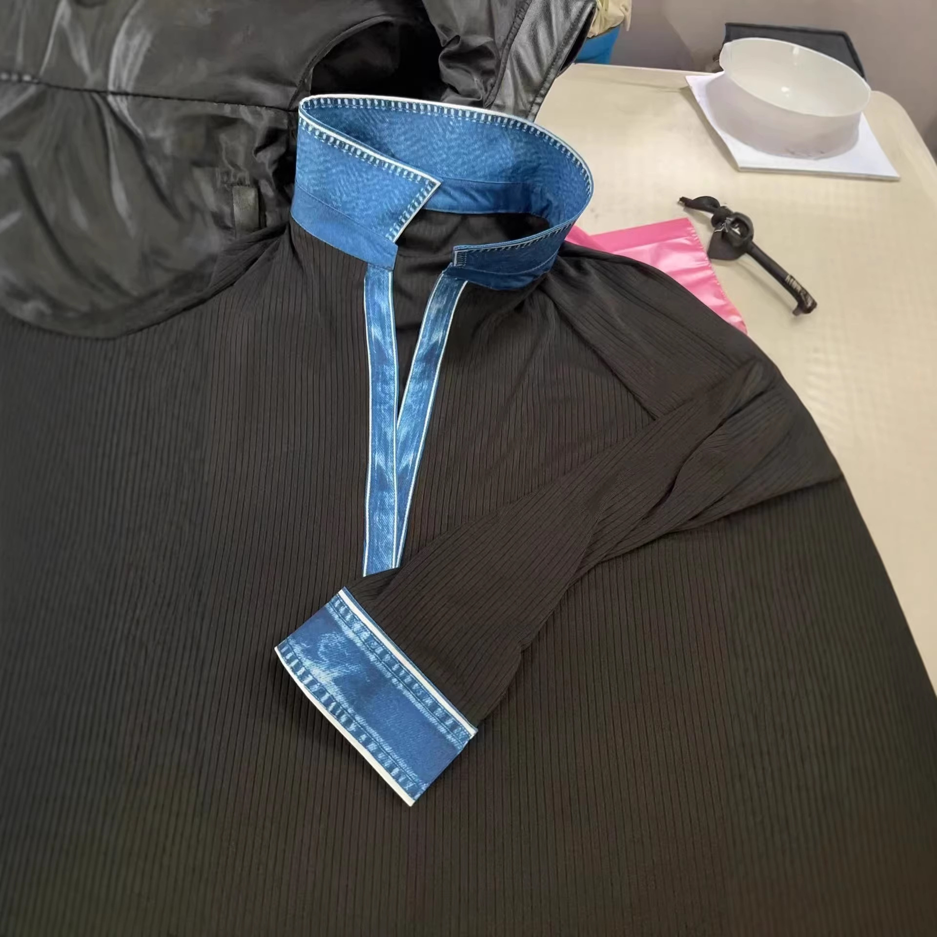 欧美跨境独立站优雅都市剪影圆领石楠色卡其针织上衣