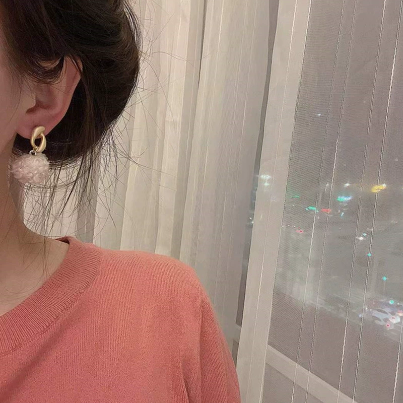 Ретро серебряная игла, серьги, образец 925 серебра, французский ретро стиль, простой и элегантный дизайн, коллекция 2023 года, яркий запоминающийся стиль, высокое качество, оптом