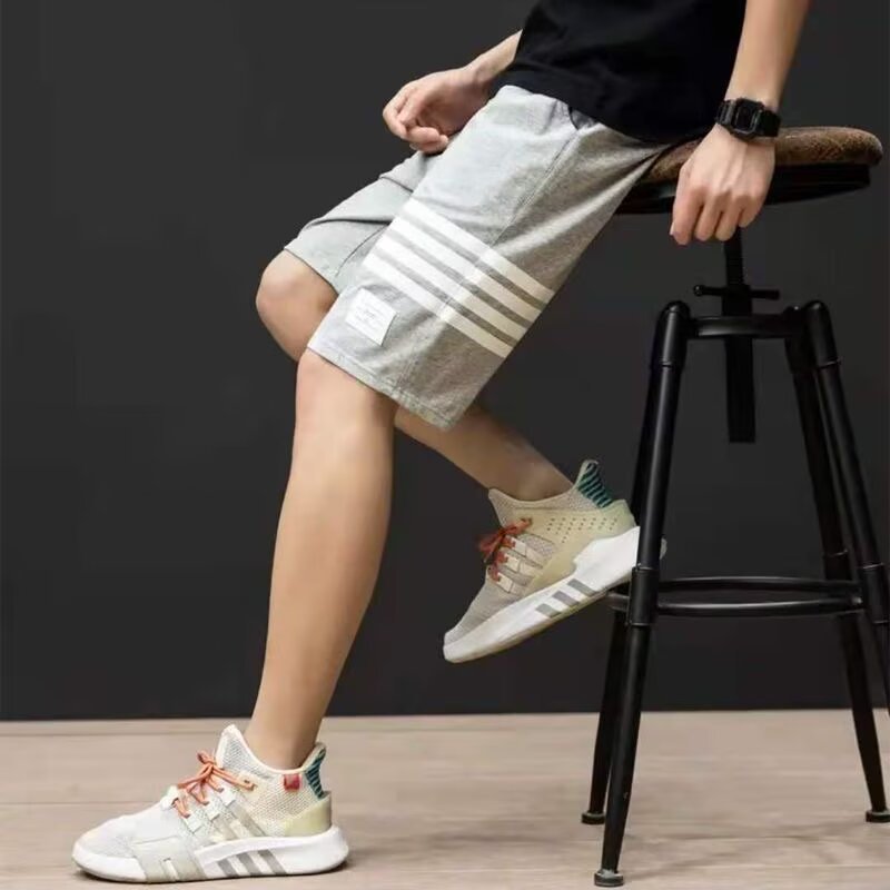 Pantalones de hombre de verano nuevos pantalones de hombre casuales transpirables pantalones cortos delgados marca de moda de tamaño grande suelto cuatro barras deportivas