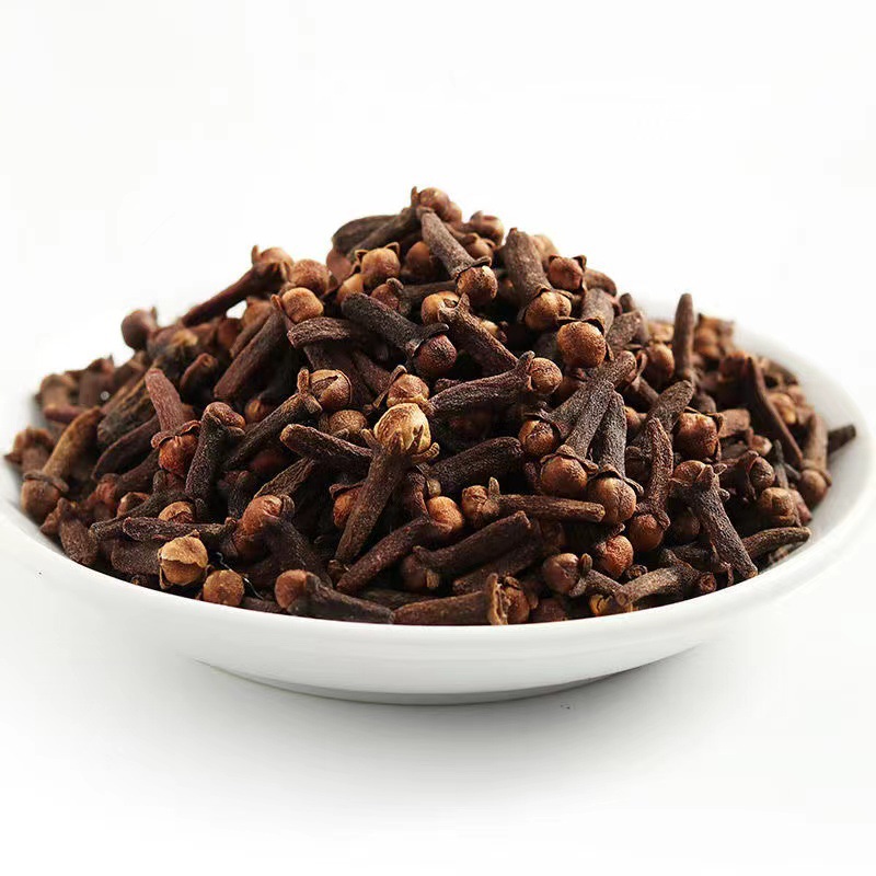 Dried Clove Buds Gong Ding Xiang Whole Spice 500g for Cooking Stewing Braising and Soup Seasoning in use