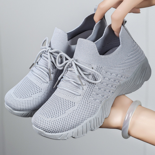 Shoes and women's shoes 2026 spring new casual shoes pure color flying knitted single-layer shoes European and American style platform sole height-increasing shoes for women