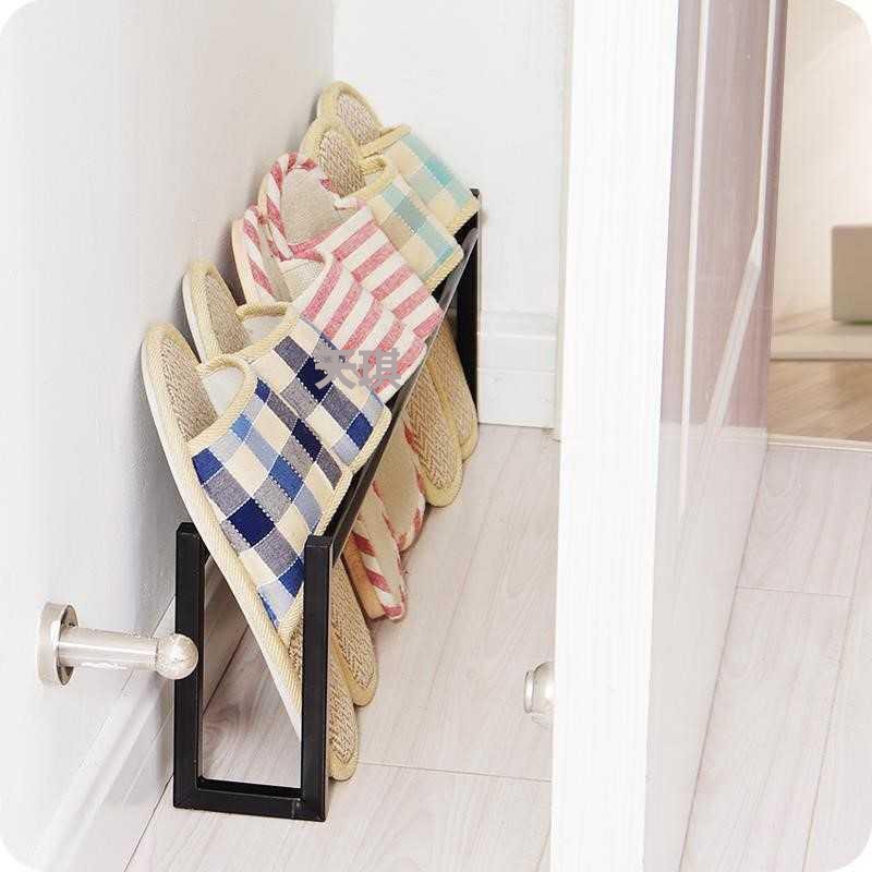 Creative and Simple Bathroom Slipper Rack, Economical Iron Dormitory Bathroom Door Floor-Standing Drain Shoe Rack Storage