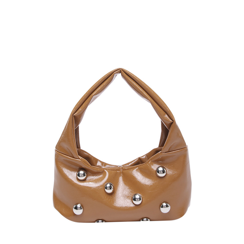 2025 primavera nueva bola remachada bolsas axila de moda nicho diseño de hombro único bolsas personales para viajar