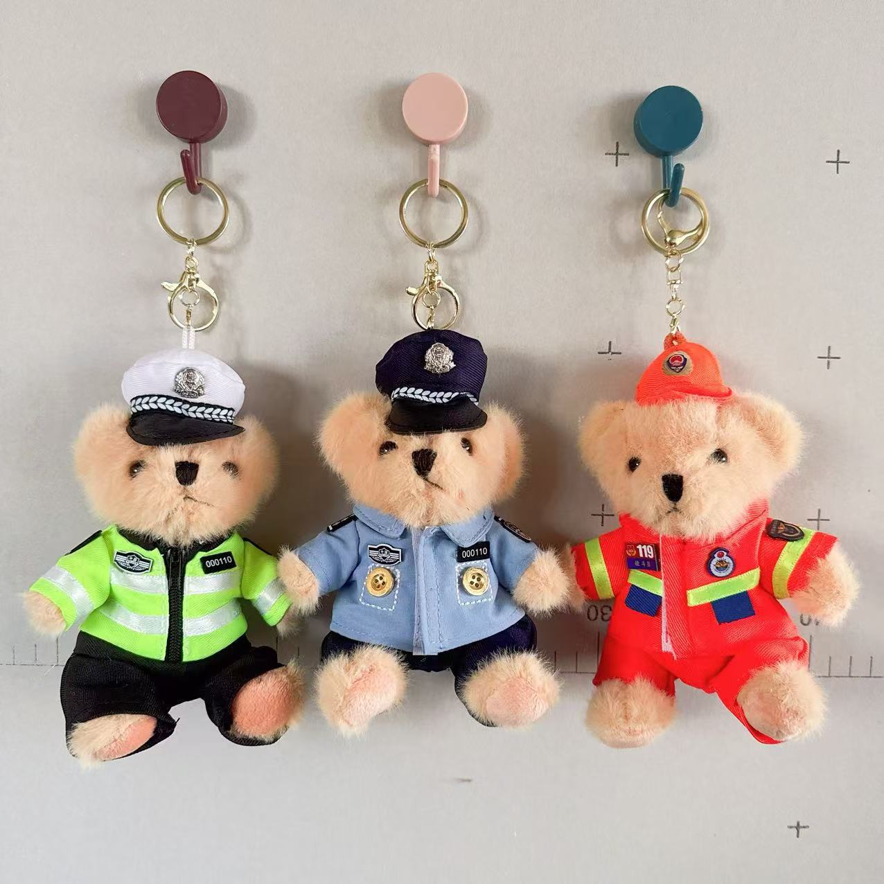 Políticas de tráfico en línea juguetes de peluche muñecas de agua de oso colgante bolso colgante llavero 4 pulgadas muñecas agarrar