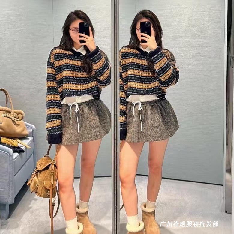 2025 Autumn and Winter New Style Miu Nanyou Factory Retro Fashionable Artistic Girl Scottish Style V-Neck Ultra-Short Sweater 2025 Autumn and Winter New Style Miu Nanyou Factory Retro Fashionable Artistic Girl Scottish Style V-Neck Ultra-Short Sweater