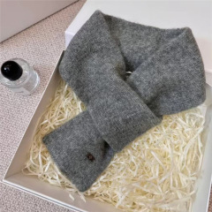 10月に城を囲んで冬の新型日韓系ウールニットの混紡が耳のジャックのマフラーを着て保温して首を囲む