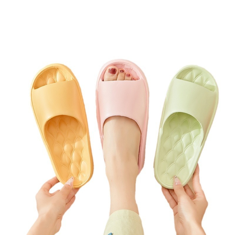 冷たいスリッパの女性の夏の家の室内の風呂は滑り止めのカップルの外で糞を踏む感じの家庭用スリッパの男性の卸売りを着ます。|undefined