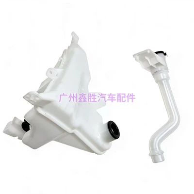 85315-0K270 is suitable for the Toyota Hilux REVO front windshield wiper fluid reservoir