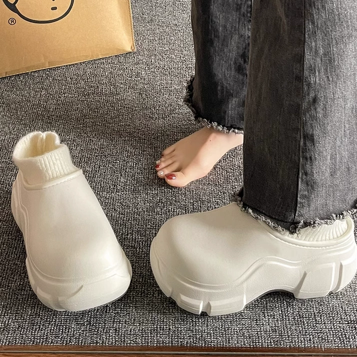 Модные ультратолстые хлопковые тапочки для женщин, новинка осени-зимы 2025, домашние водонепроницаемые нескользящие плюшевые тапочки с закрытой пяткой для использования в помещении