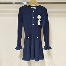 1件起批2025秋女装 圆领勾花镂空修身显瘦长袖针织连衣裙S250559