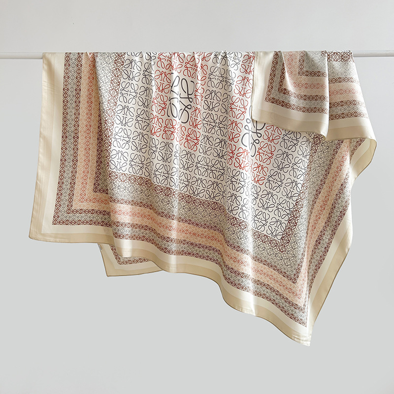 Venta caliente coreana, simple, nicho, diseño creativo, impresión, bufanda cuadrada de sarga, sensación de alto nivel, chal fresco a juego para mujer